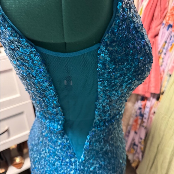 Dress - Picture 3 of 6